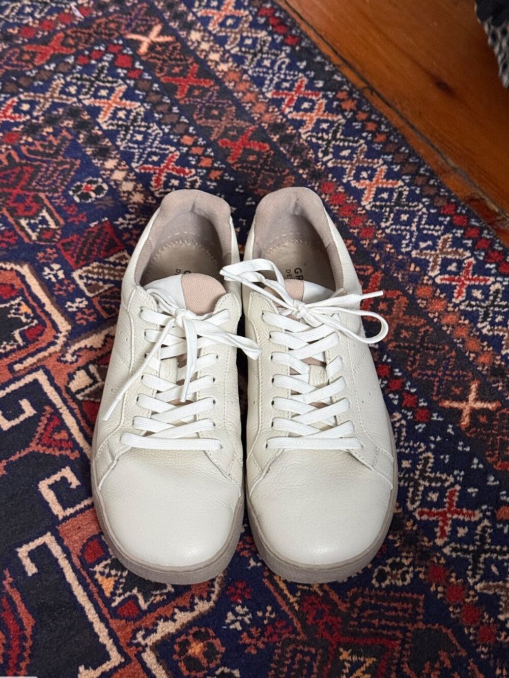 Groundies Universe Off White - Size 41 - great condition
